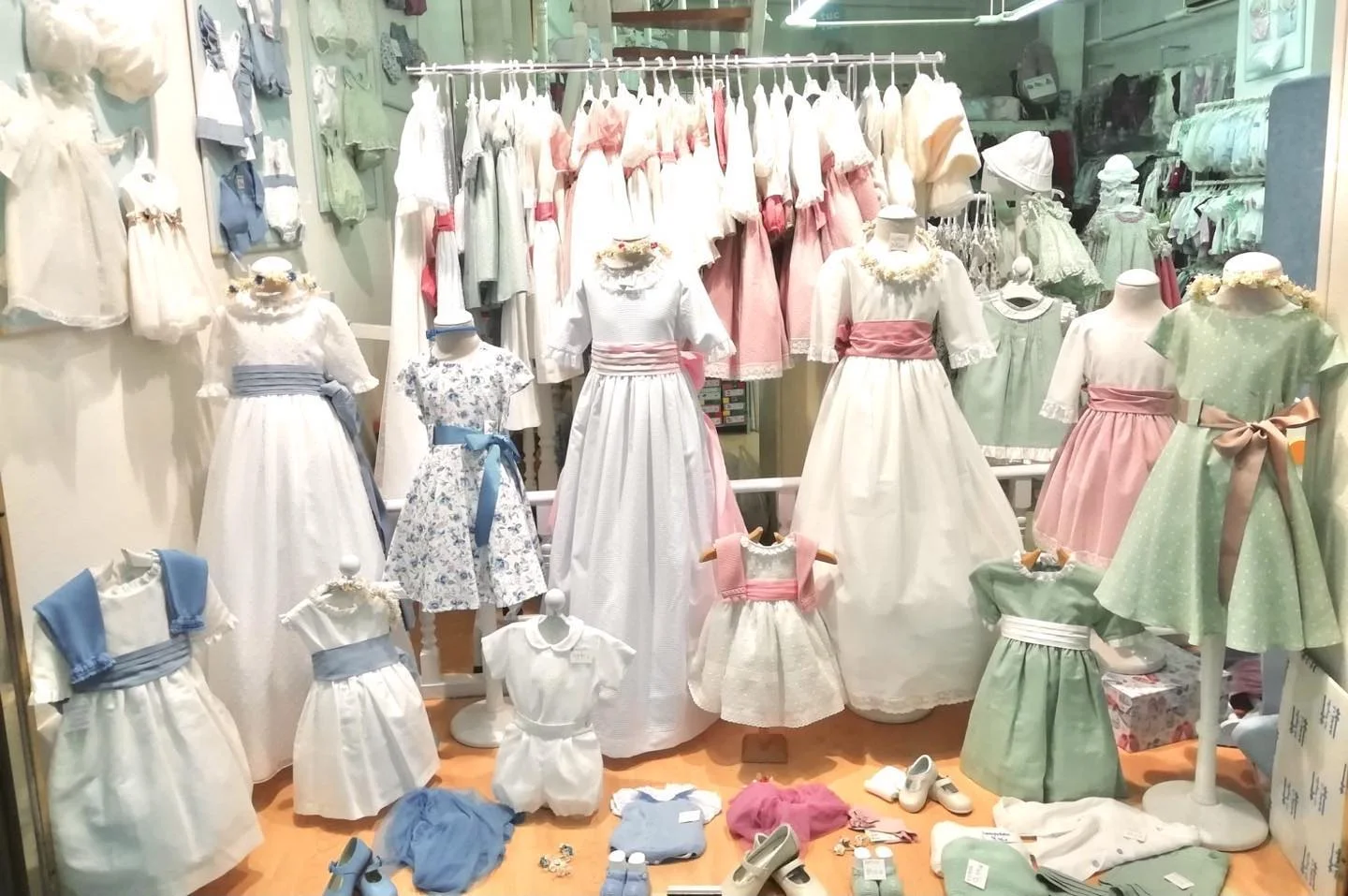 mis trapitos auxi ceremonias escaparate mis trapitos auxi ceremonias escaparate